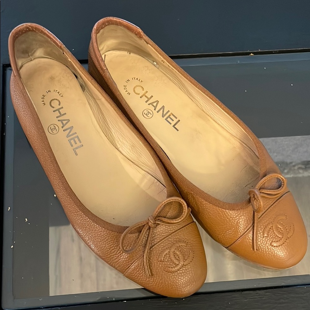 CHANEL Tan Flats with Iconic Logo and Quilted Design